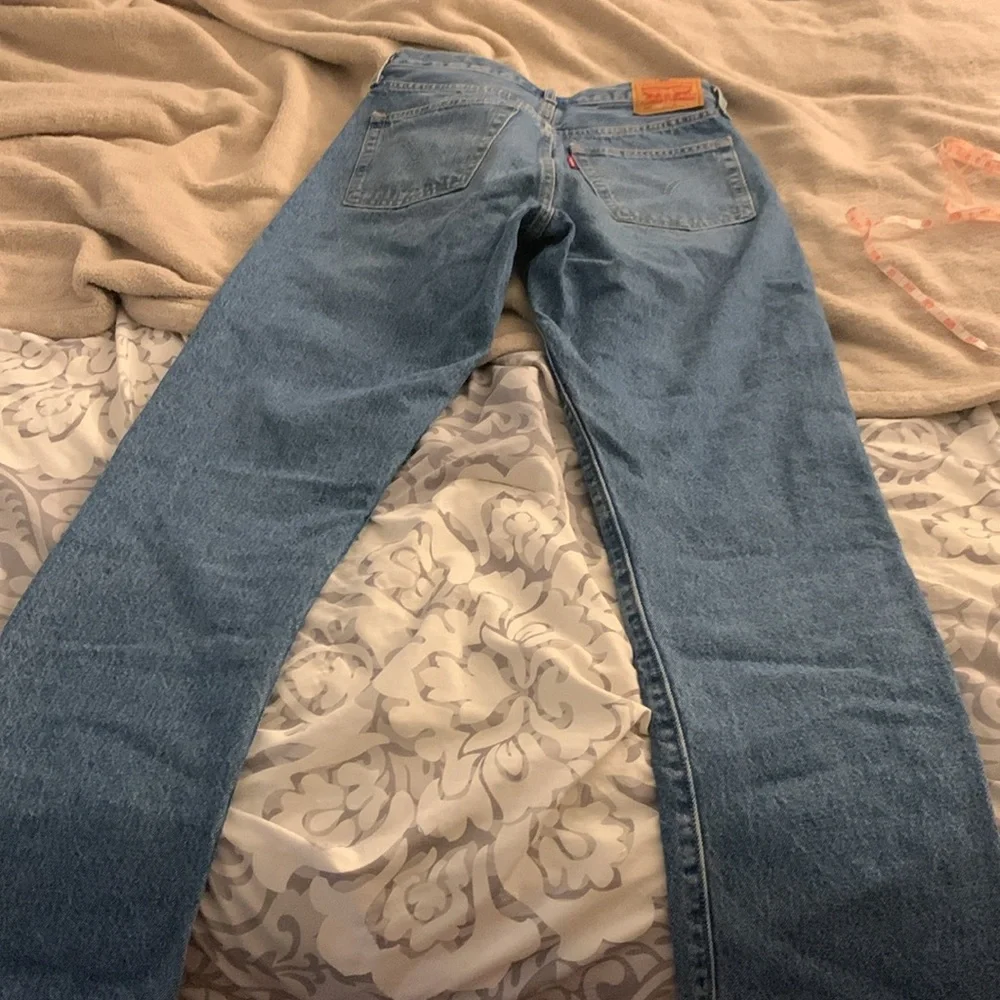 Levi’s 501 heart patch jeans, size 27, tts, like new! - Picture 7 of 12
